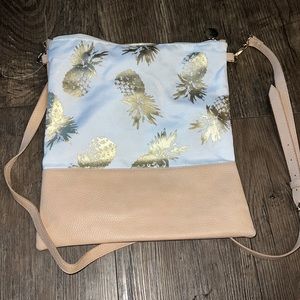 Pineapple purse